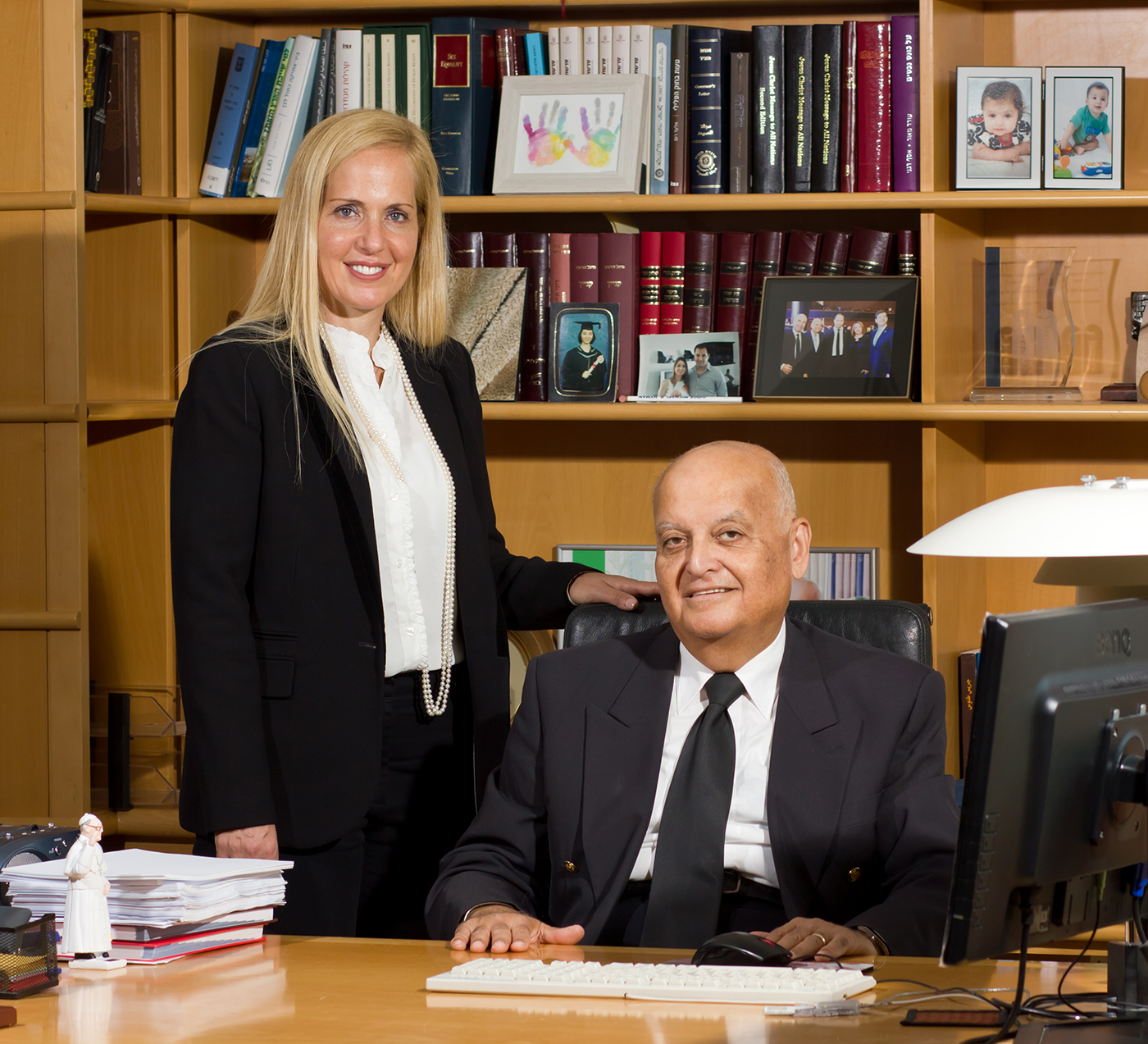 עו״ד דורית פרידמן עם השופט סלים ג׳ובראן במשרדו